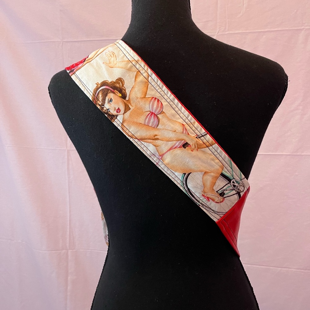 Custom crossbag - Picture 2 of 2